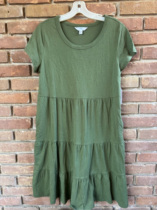 Time and Tru Dresses & Skirts - Time and Tru Women’s Olive Green Tiered Short Sleeve Dress